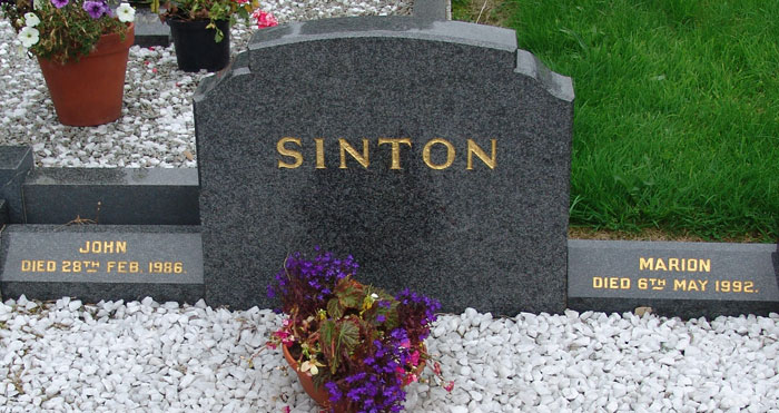 Headstone of Marion Sinton (n&eacute;e Thornton) 1901-1992