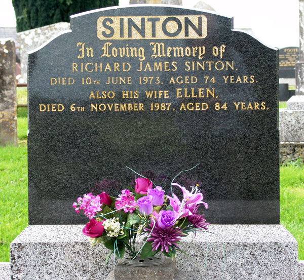 Headstone of Ellen  Sinton (n&eacute;e Gardiner) 1904-1987