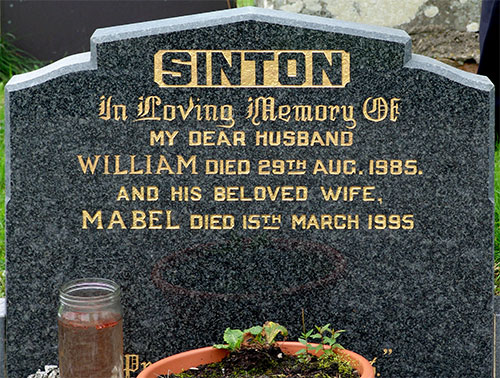 Headstone of Mabel Sinton (n&eacute;e Fullerton) 1918-1995